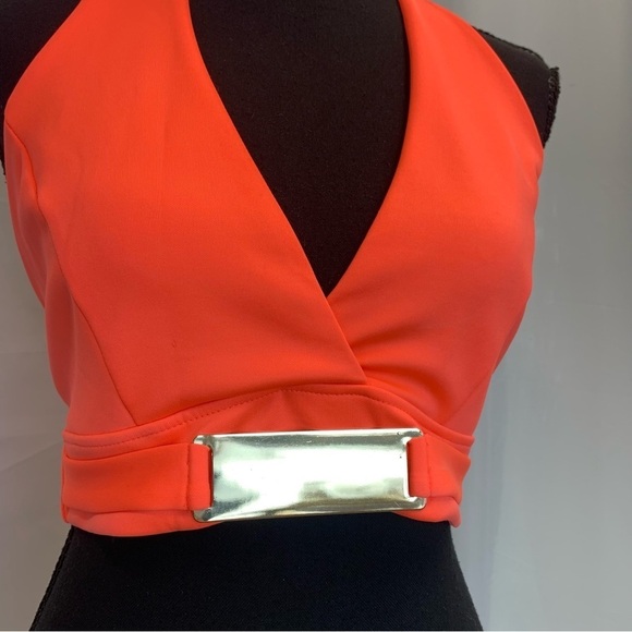 BEBE neon coral peach pink halter crop top open back Sz M NWOT - Picture 3 of 12